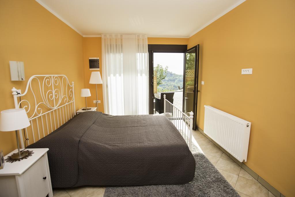 Valentina Guest House At Pintar Wine Estate Kojsko Exterior photo